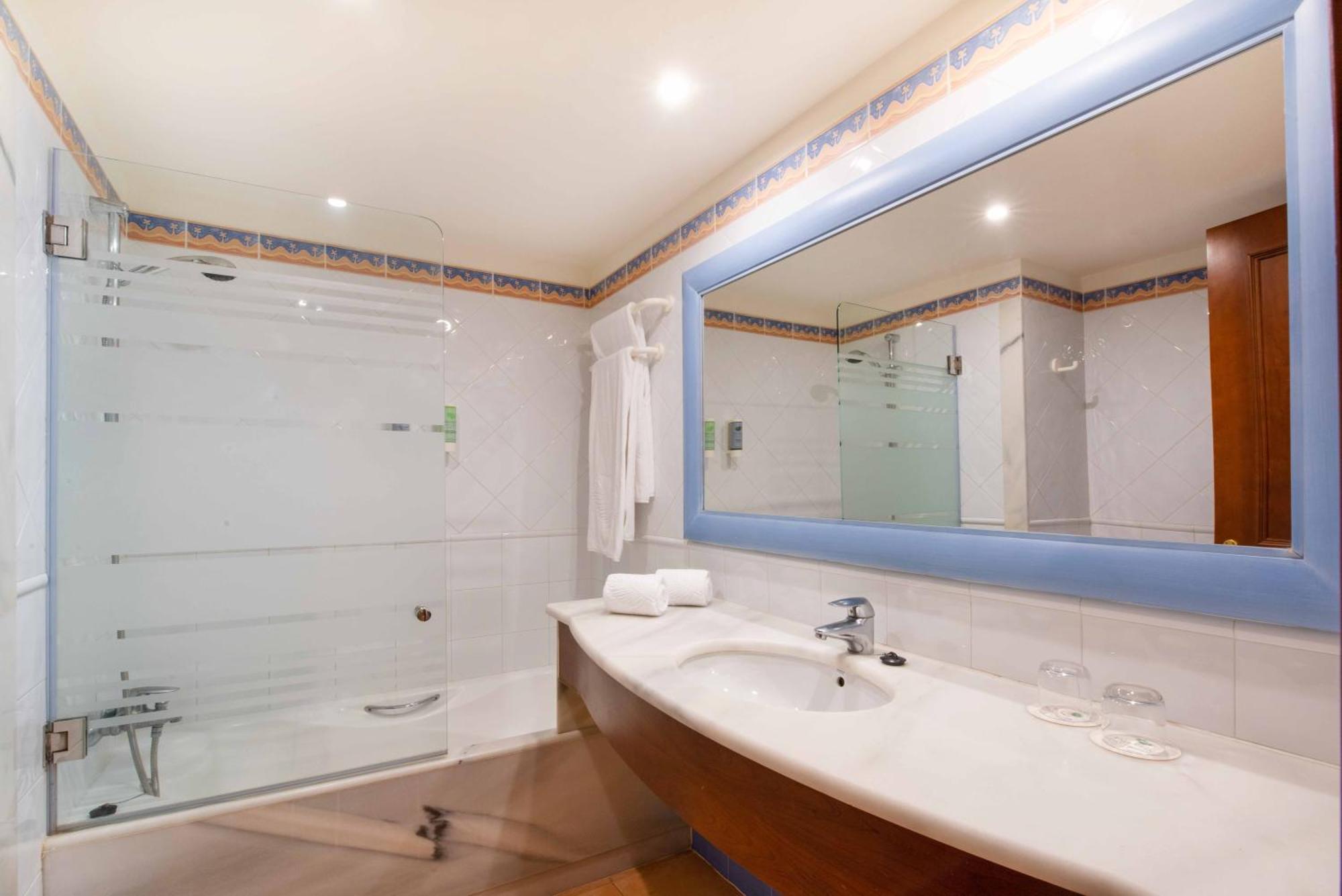 Habitación Doble con vista parcial al mar - 1 o 2 camas